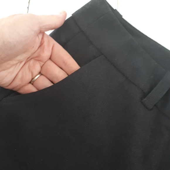 Dark grey Ann Taylor capris. Size 8 - Picture 3 of 3